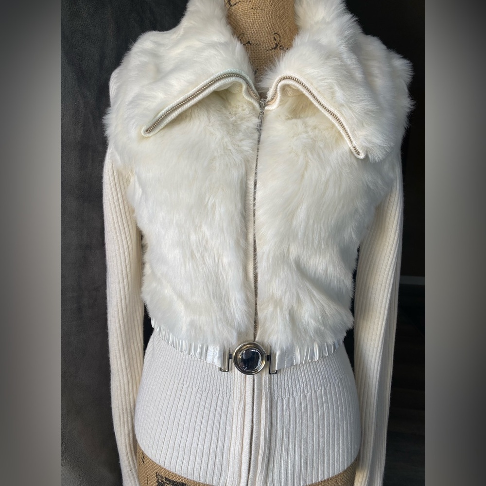 Gorgeous fashion sweater